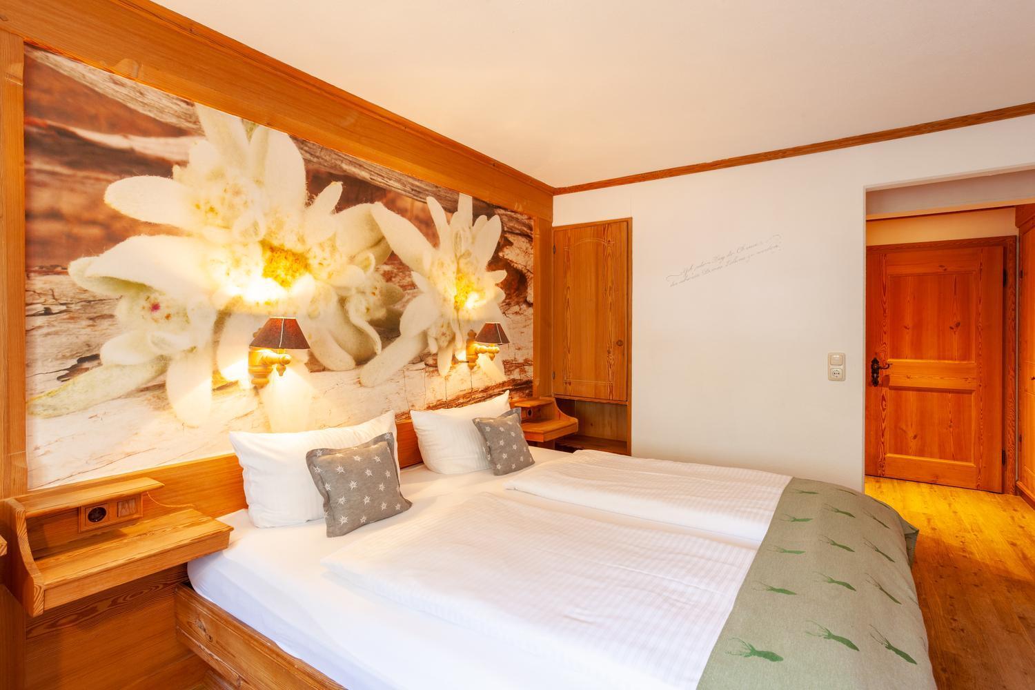 Hotel Lustiger Hirsch 3*