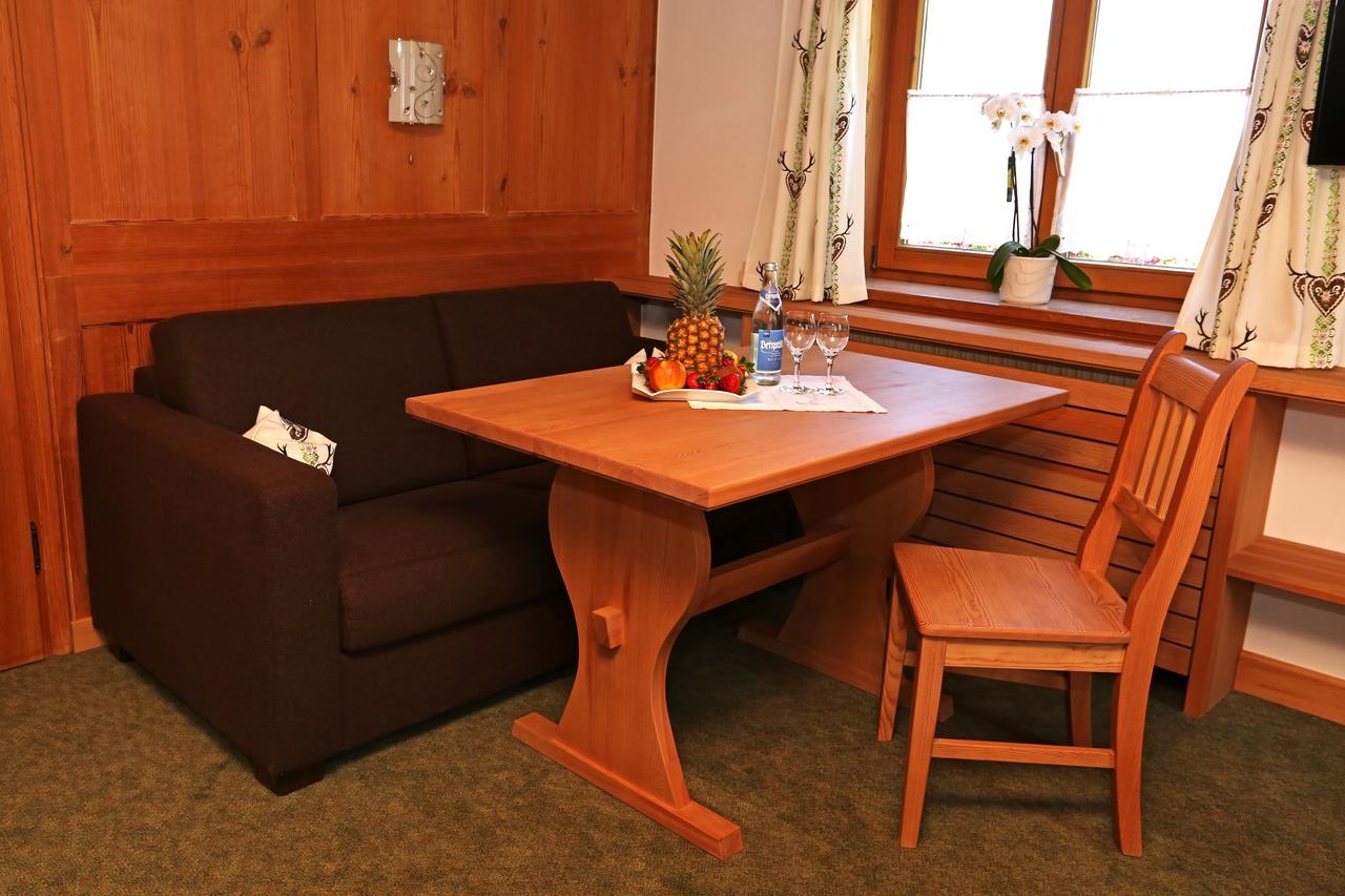 Lustiger Hirsch 3* Akams