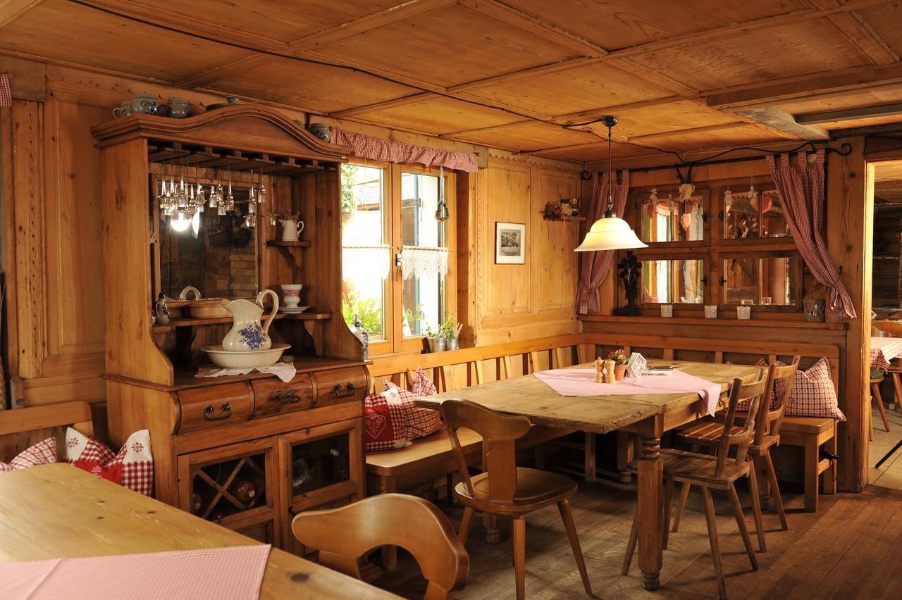 Hotel Lustiger Hirsch 3*