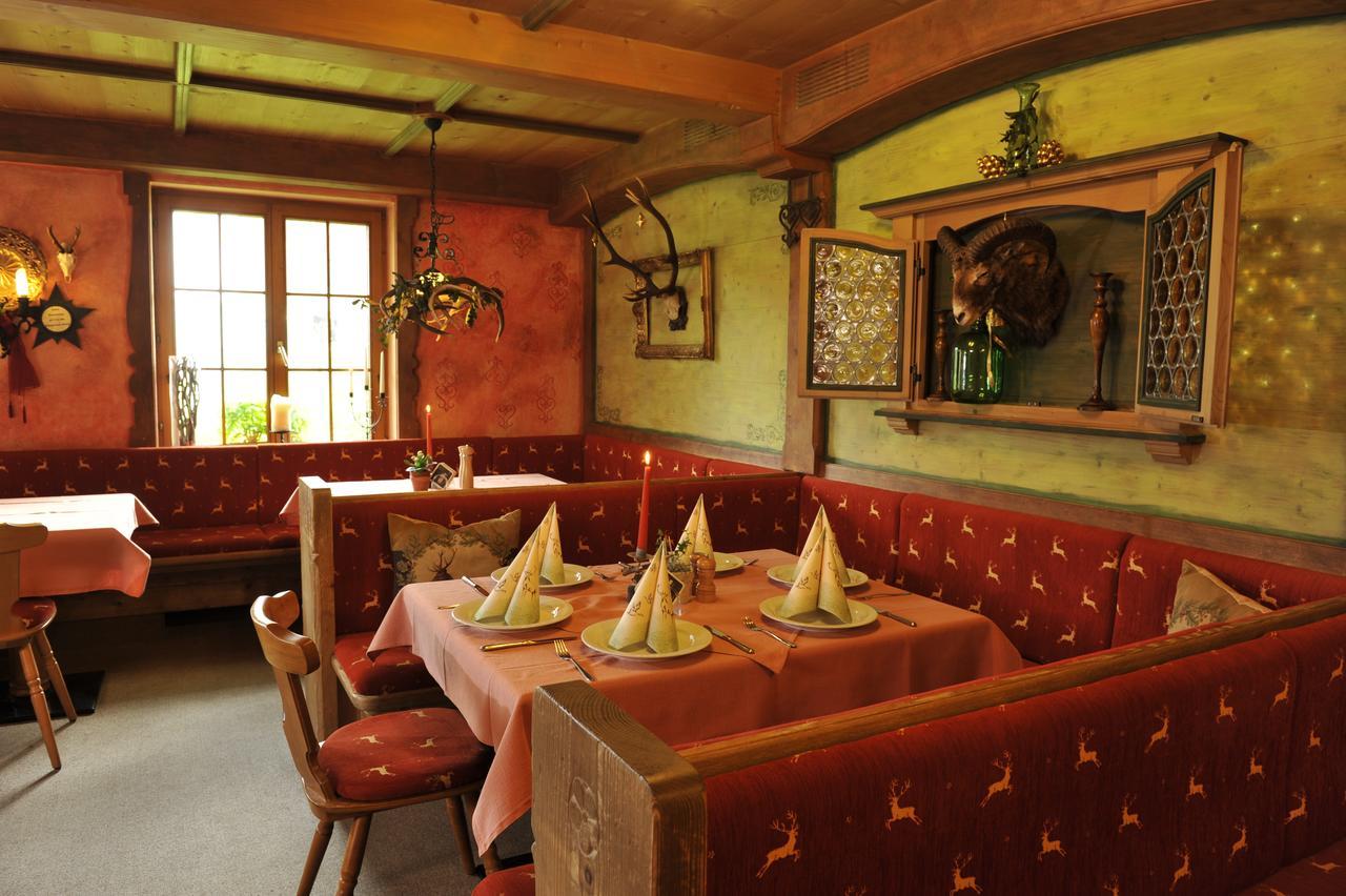 Lustiger Hirsch Hotel Akams