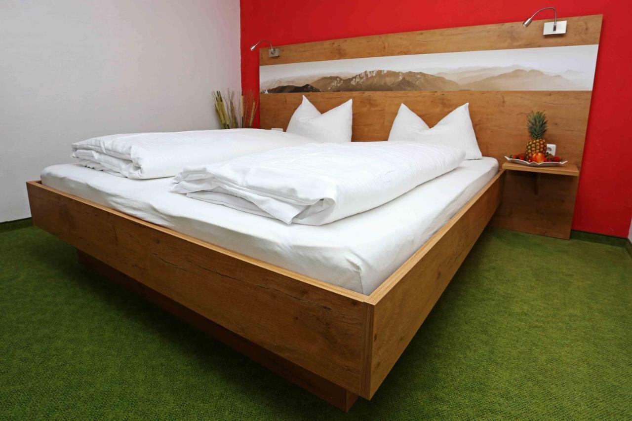 Lustiger Hirsch Hotel Akams