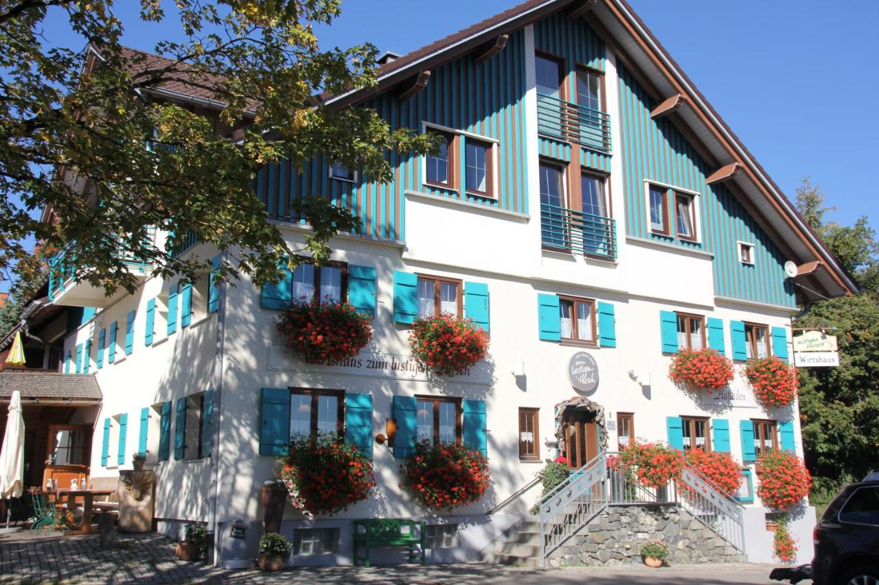 Lustiger Hirsch Hotel Akams