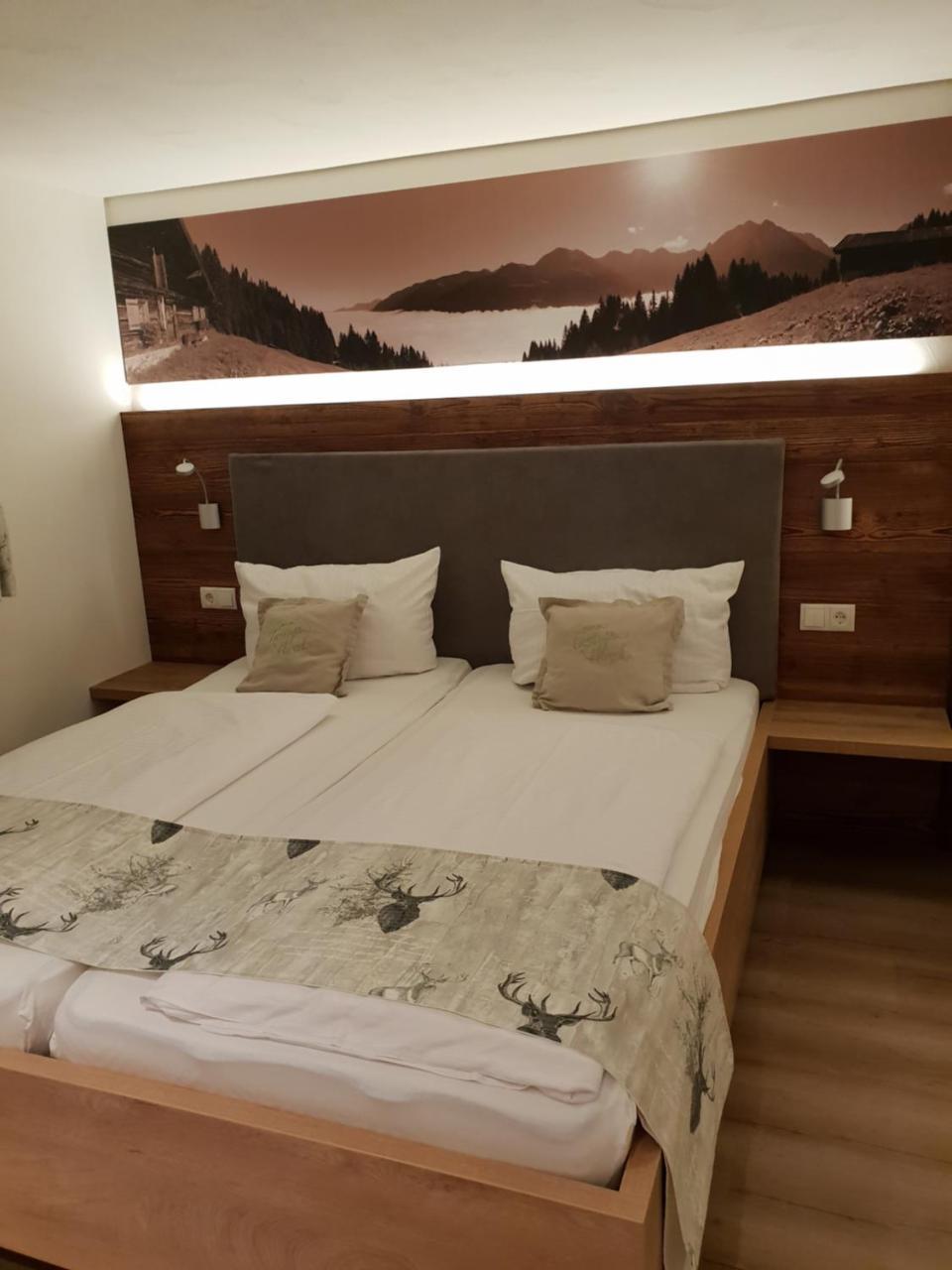 Lustiger Hirsch Hotel Akams